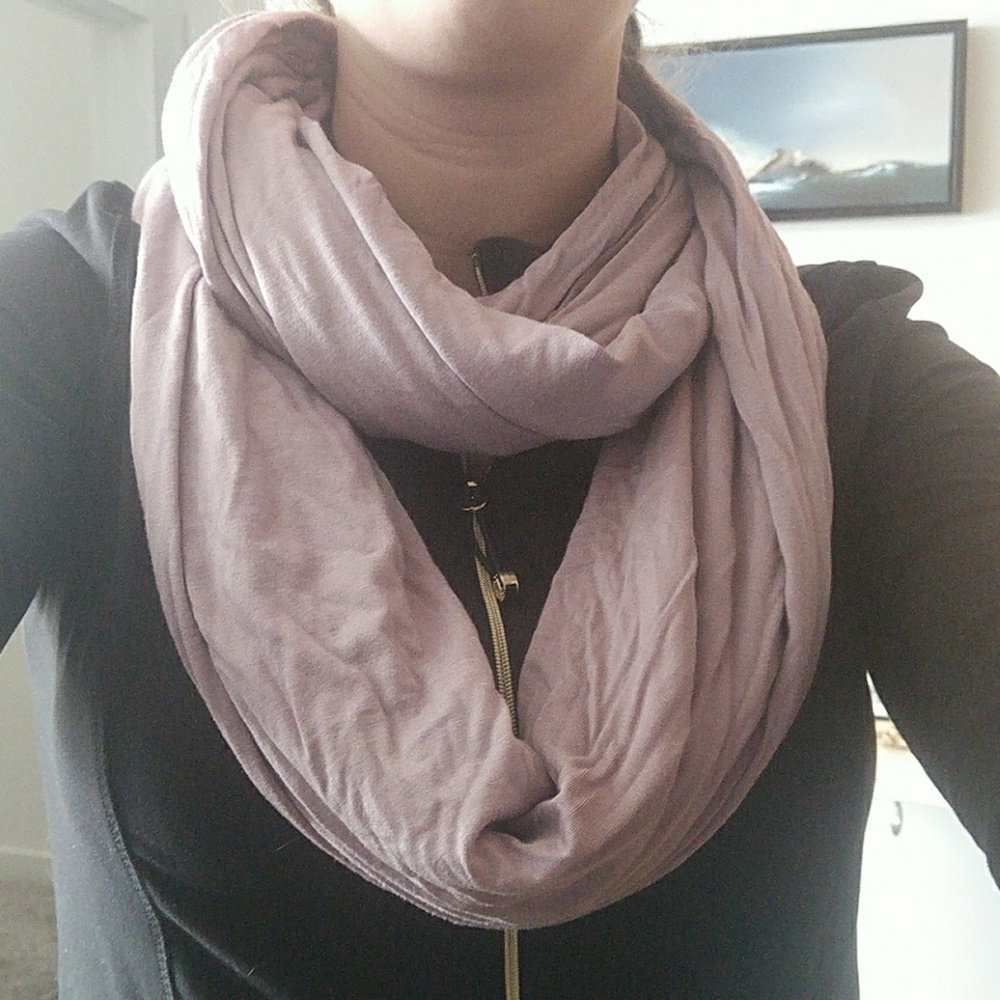 Columbia All Who Wander Infinity Scarf w/ Pocket